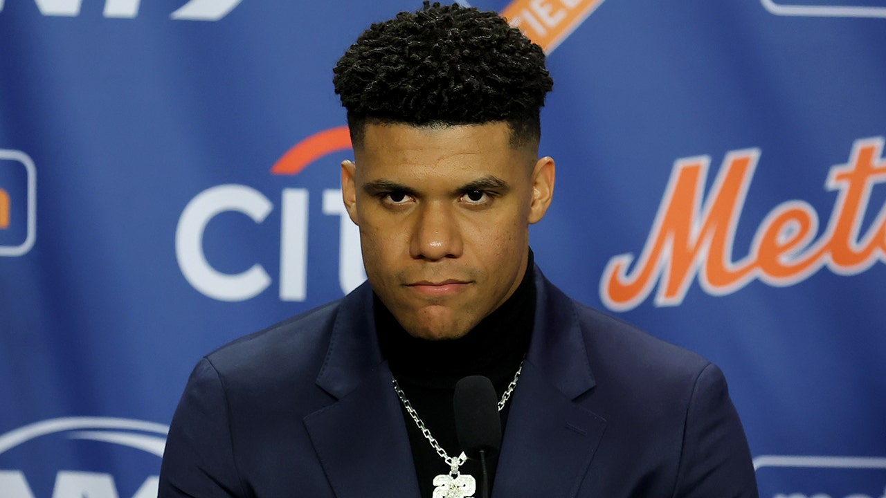 Juan Soto thanks Yankees fans while being introduced as newest Mets star: ‘They have a spot in my heart’