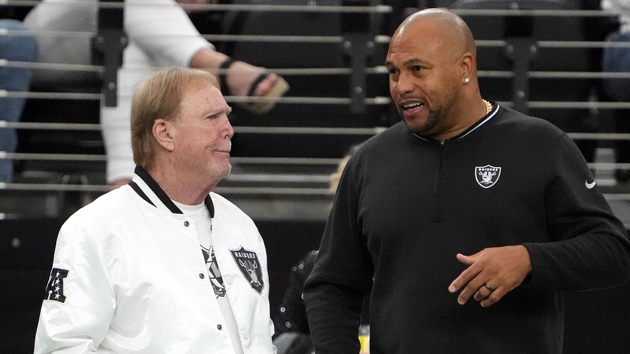 Raiders owner Mark Davis offers telling response to speculation about Antonio Pierce’s future